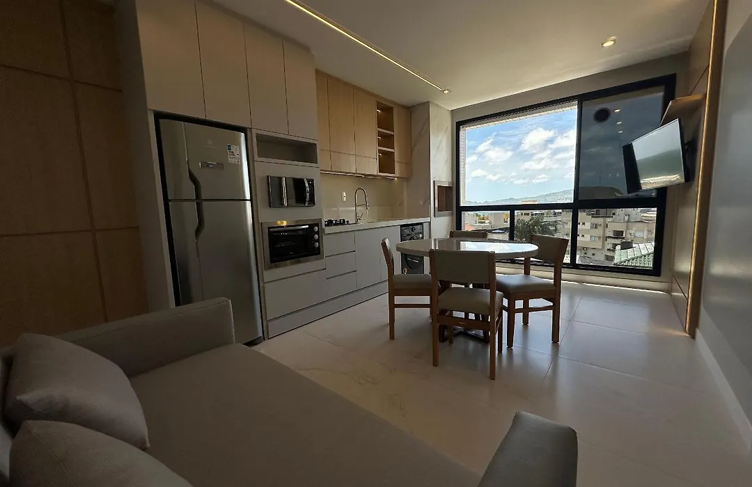 Apartamento Alto Padrão em Bombinhas à 70 metros da praia, com piscina aquecida, sala de jogos, academia e espaço kids!!-1